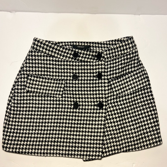 Forever 21 black and white checkered button up skirt women in a size small. - Picture 7 of 14